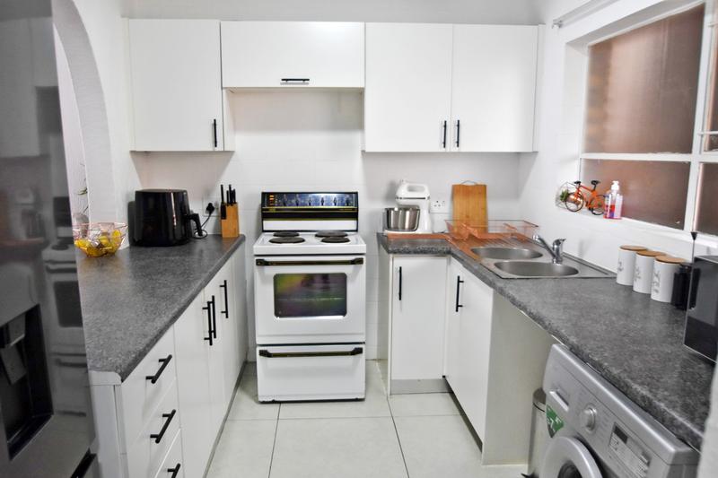 1 Bedroom Property for Sale in Atholl Gardens Gauteng