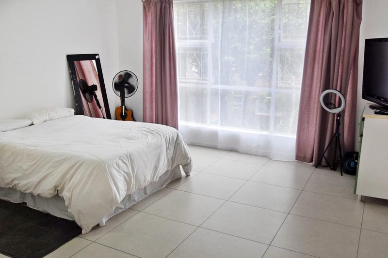 1 Bedroom Property for Sale in Atholl Gardens Gauteng