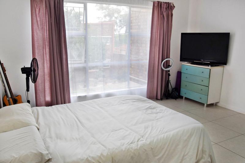 1 Bedroom Property for Sale in Atholl Gardens Gauteng