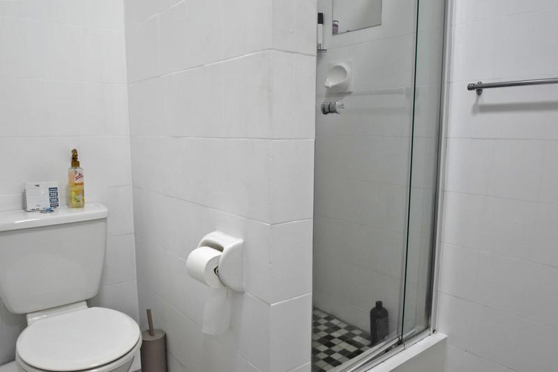 1 Bedroom Property for Sale in Atholl Gardens Gauteng