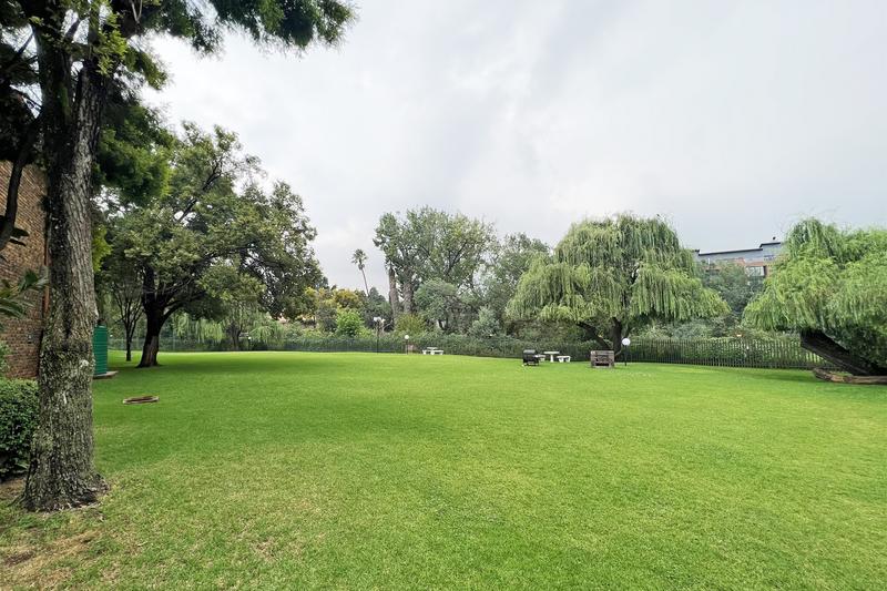 1 Bedroom Property for Sale in Atholl Gardens Gauteng