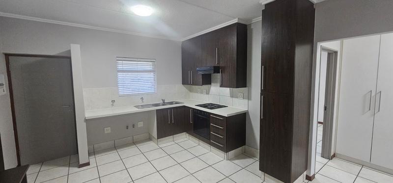 To Let 2 Bedroom Property for Rent in Beverley Gauteng