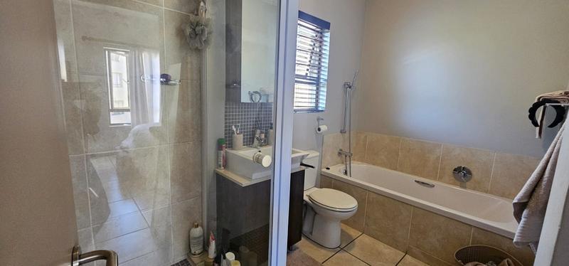 To Let 1 Bedroom Property for Rent in Pineslopes Gauteng