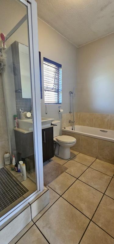 To Let 1 Bedroom Property for Rent in Pineslopes Gauteng