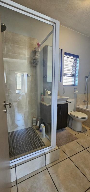 To Let 1 Bedroom Property for Rent in Pineslopes Gauteng