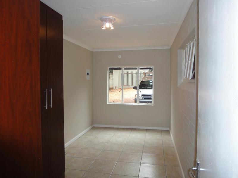 To Let 1 Bedroom Property for Rent in Linden Gauteng