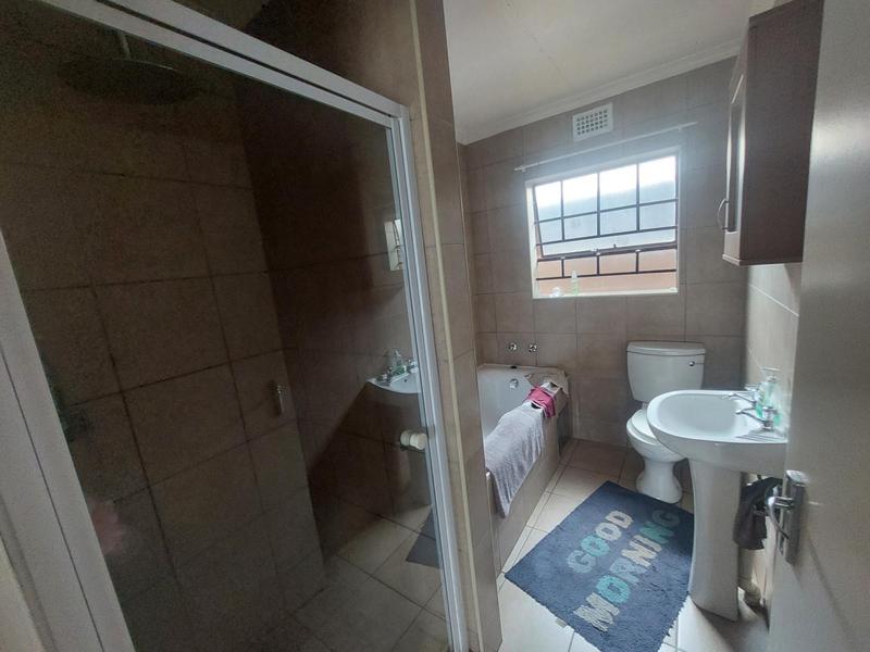 3 Bedroom Property for Sale in Thatch Hill Estate Gauteng