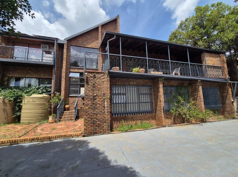 6 Bedroom Property for Sale in Florauna Gauteng