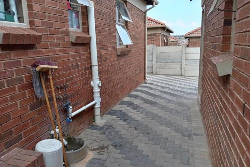 3 Bedroom Property for Sale in Thatch Hill Estate Gauteng