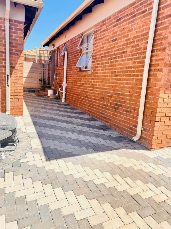 3 Bedroom Property for Sale in Thatch Hill Estate Gauteng