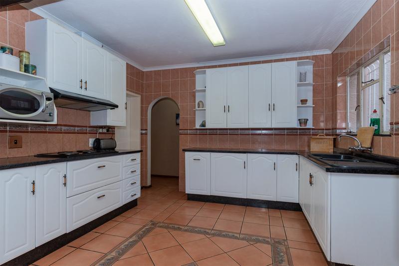 7 Bedroom Property for Sale in Eden Glen Gauteng