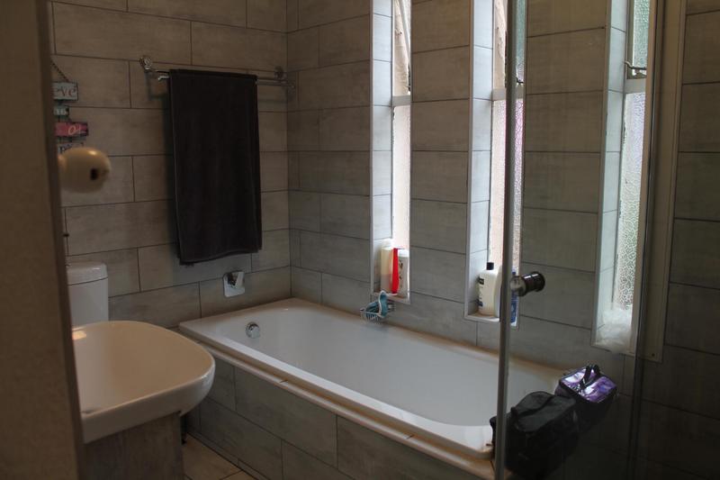 7 Bedroom Property for Sale in Eden Glen Gauteng
