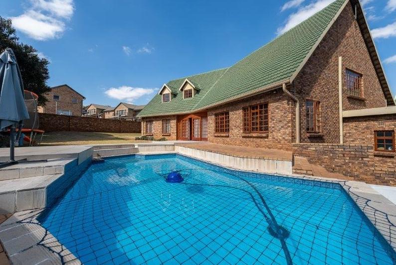 4 Bedroom Property for Sale in Oakdene Gauteng