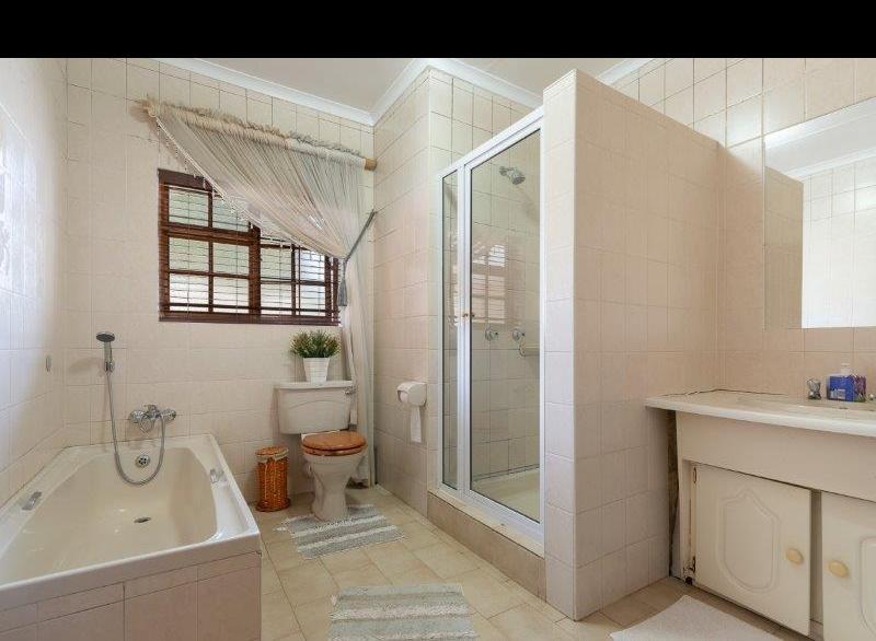 4 Bedroom Property for Sale in Oakdene Gauteng