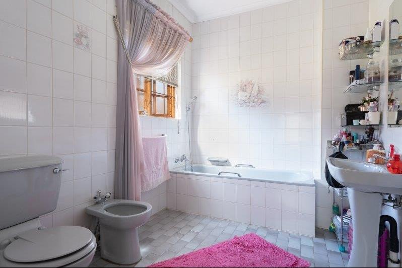 4 Bedroom Property for Sale in Oakdene Gauteng