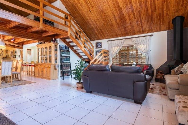 4 Bedroom Property for Sale in Oakdene Gauteng