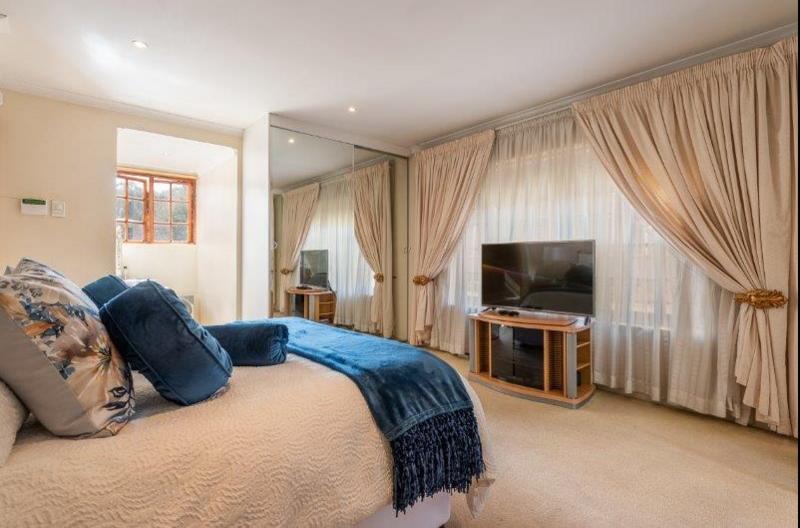4 Bedroom Property for Sale in Oakdene Gauteng