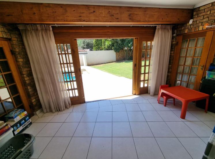 4 Bedroom Property for Sale in Oakdene Gauteng