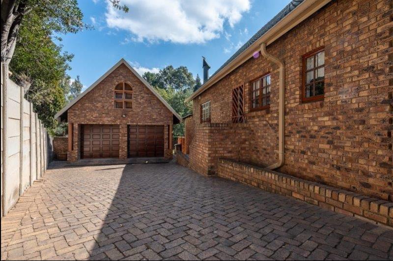4 Bedroom Property for Sale in Oakdene Gauteng