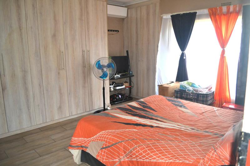 4 Bedroom Property for Sale in Breaunanda Gauteng