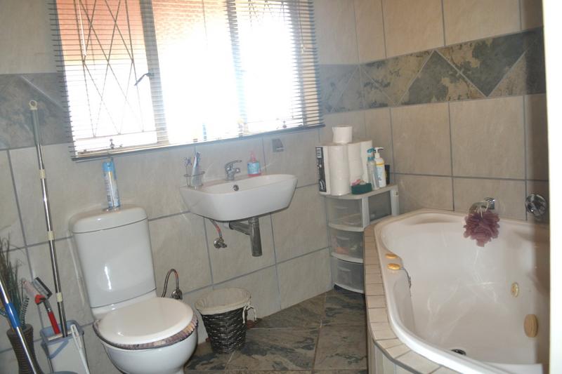 4 Bedroom Property for Sale in Breaunanda Gauteng