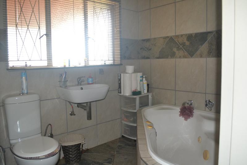 4 Bedroom Property for Sale in Breaunanda Gauteng