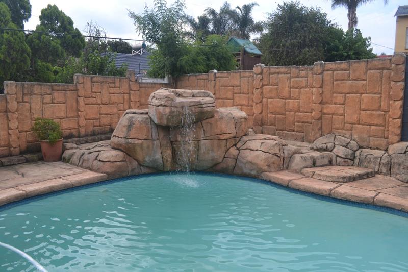 4 Bedroom Property for Sale in Breaunanda Gauteng
