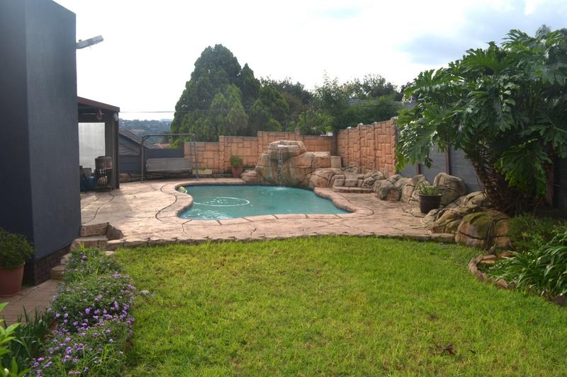 4 Bedroom Property for Sale in Breaunanda Gauteng