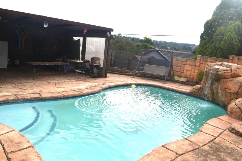 4 Bedroom Property for Sale in Breaunanda Gauteng