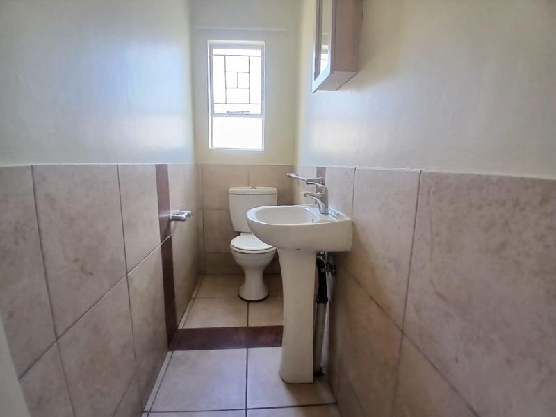 To Let 2 Bedroom Property for Rent in Vorna Valley Gauteng