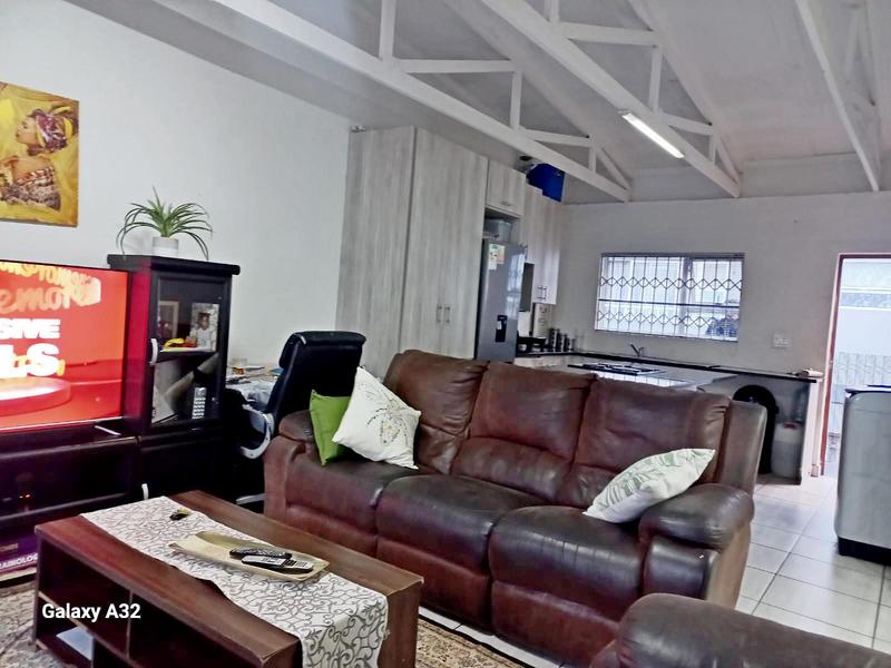 2 Bedroom Property for Sale in Birchleigh Gauteng