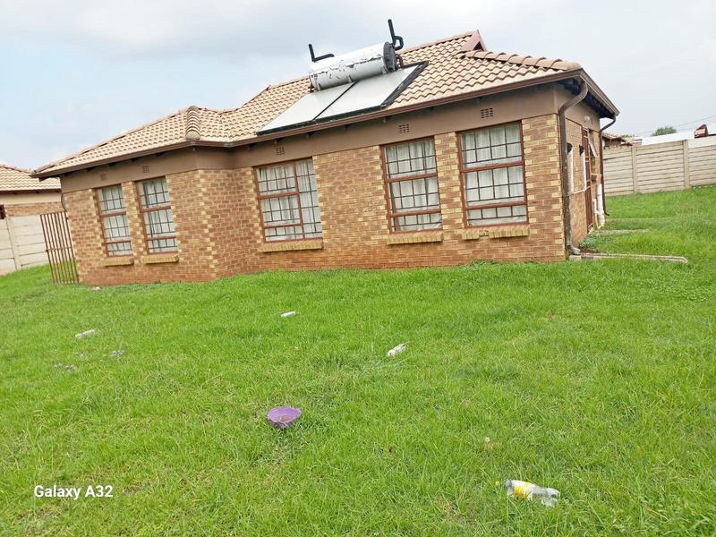 3 Bedroom Property for Sale in Clayville Gauteng