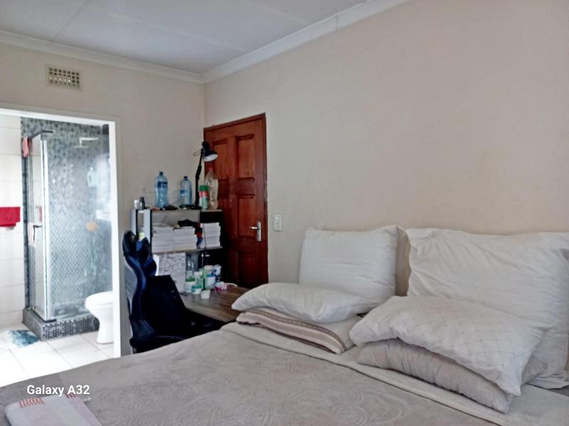 3 Bedroom Property for Sale in Clayville Gauteng