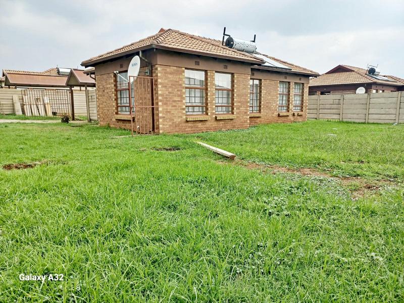 3 Bedroom Property for Sale in Clayville Gauteng