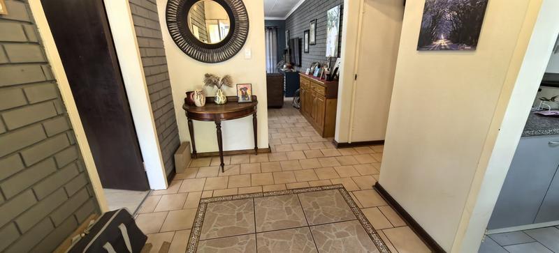 4 Bedroom Property for Sale in Helderkruin Gauteng