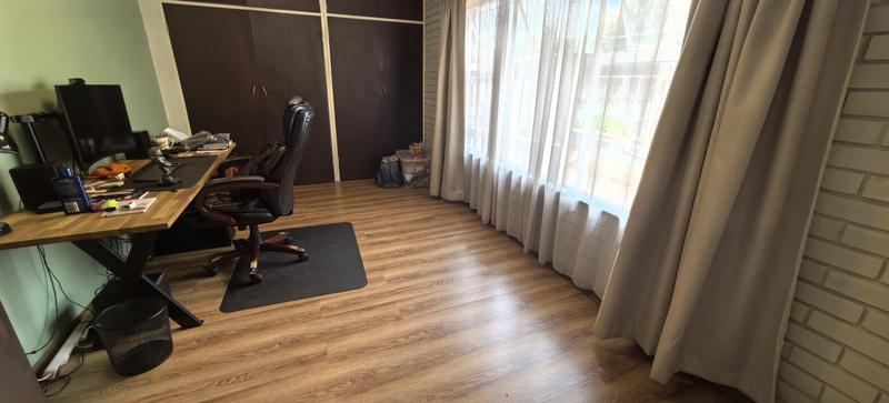 4 Bedroom Property for Sale in Helderkruin Gauteng