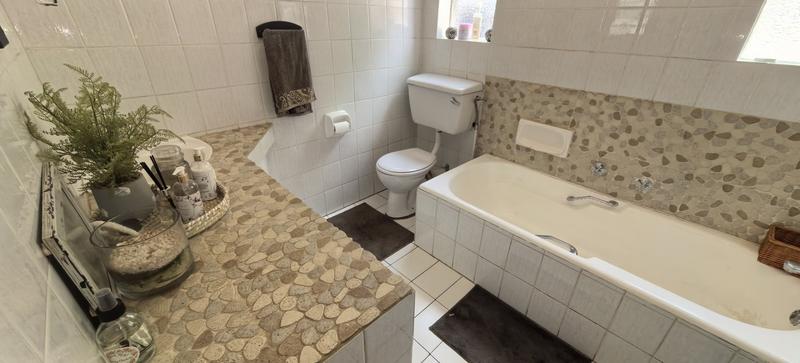 4 Bedroom Property for Sale in Helderkruin Gauteng