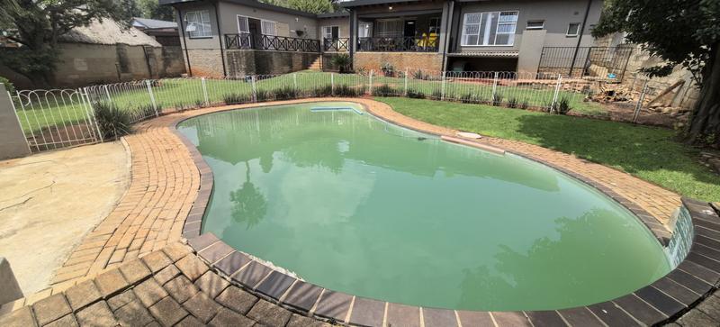 4 Bedroom Property for Sale in Helderkruin Gauteng