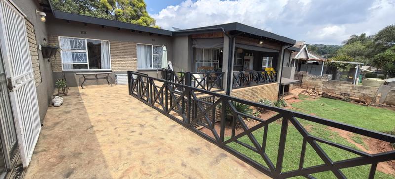 4 Bedroom Property for Sale in Helderkruin Gauteng
