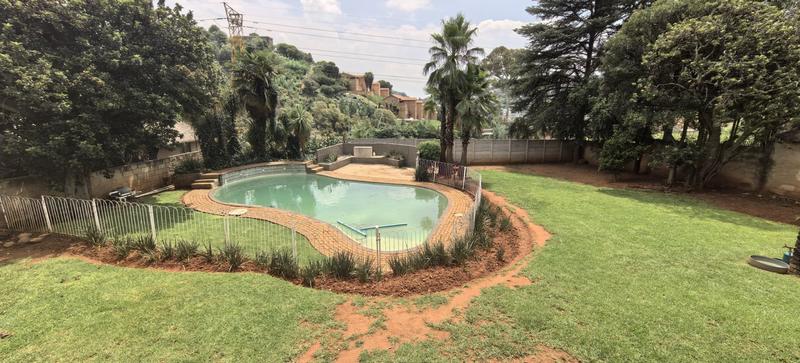 4 Bedroom Property for Sale in Helderkruin Gauteng