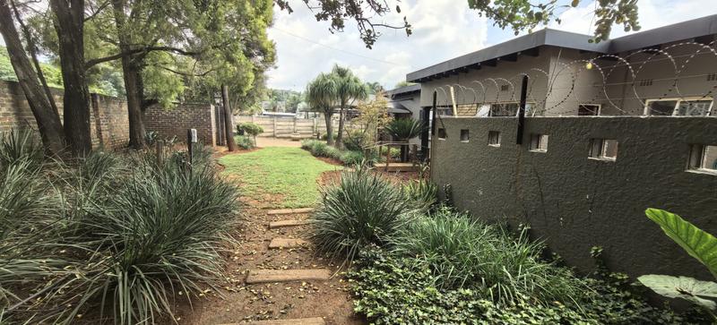 4 Bedroom Property for Sale in Helderkruin Gauteng