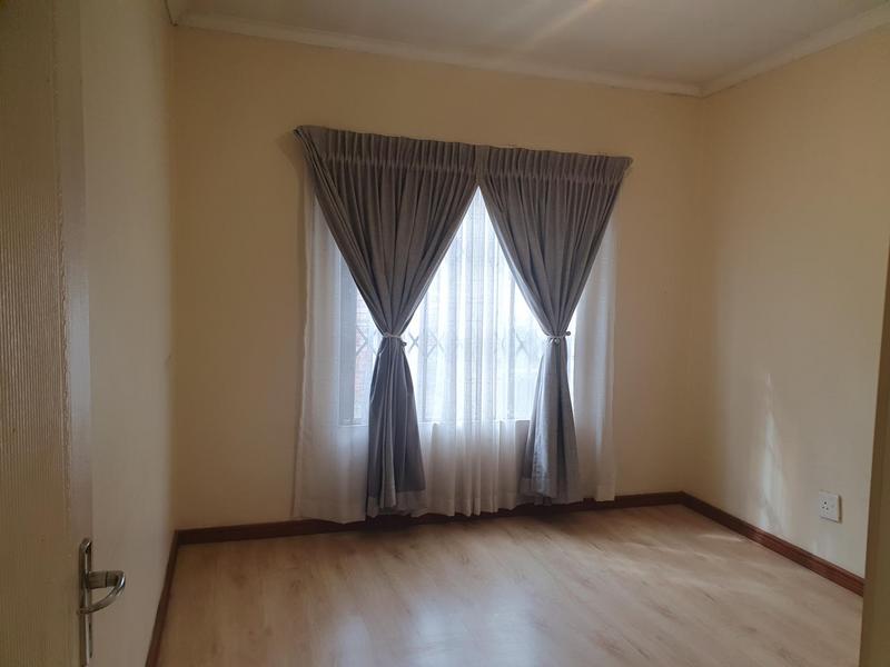 2 Bedroom Property for Sale in Rooihuiskraal Gauteng