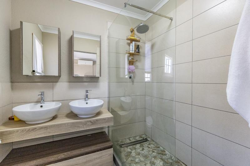 3 Bedroom Property for Sale in Waterkloof Ridge Gauteng