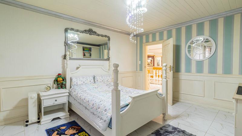 5 Bedroom Property for Sale in Mooikloof Equestrian Estate Gauteng