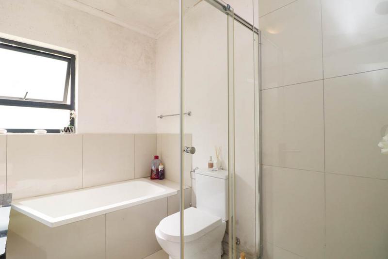 2 Bedroom Property for Sale in Beverley Gauteng