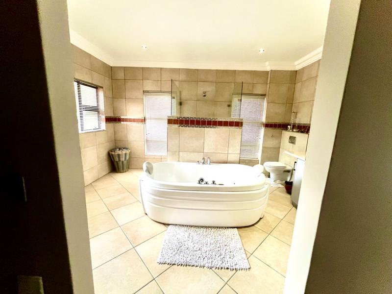 6 Bedroom Property for Sale in Midstream Estate Gauteng
