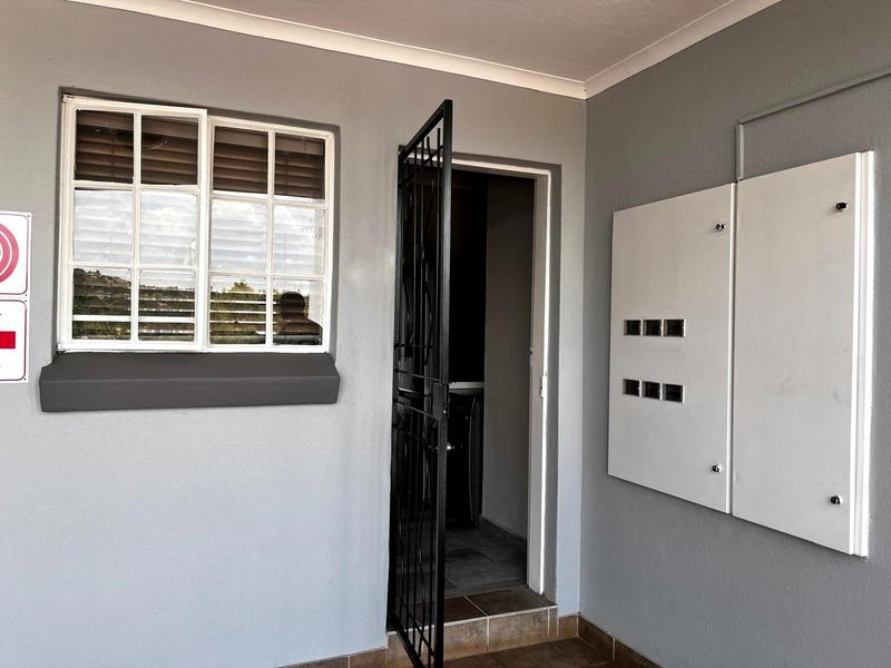 2 Bedroom Property for Sale in Noordheuwel Gauteng