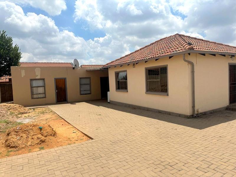 2 Bedroom Property for Sale in Protea Glen Gauteng