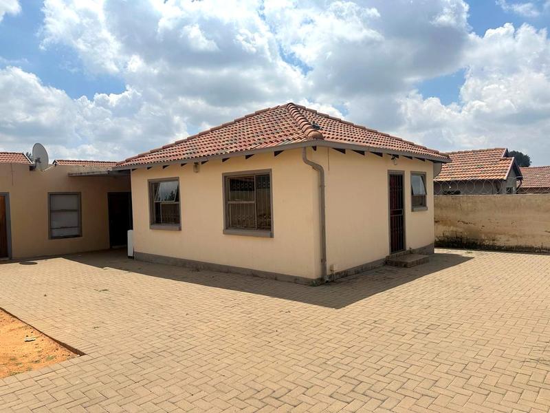 2 Bedroom Property for Sale in Protea Glen Gauteng
