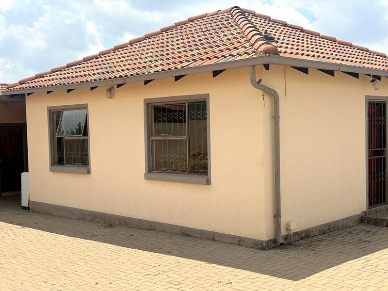 2 Bedroom Property for Sale in Protea Glen Gauteng